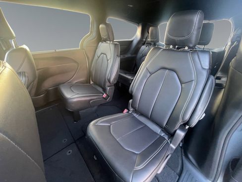 New 2026 Chrysler Pacifica Select image 13