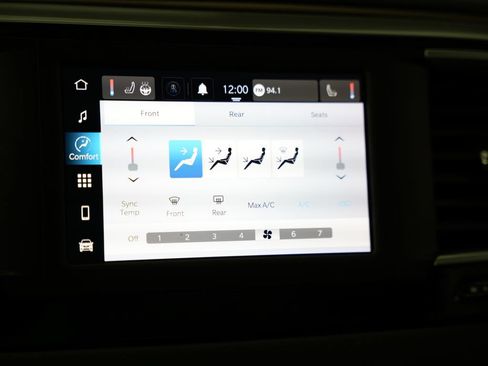 Used 2022 Chrysler Voyager LX FWD image 21