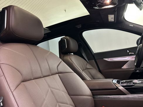 Certified 2023 BMW i7 xDrive60 AWD/4WD image 30