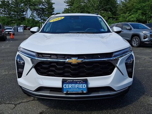 Certified 2024 Chevrolet Trax LT w/ Driver Confidence Package FWD image 2
