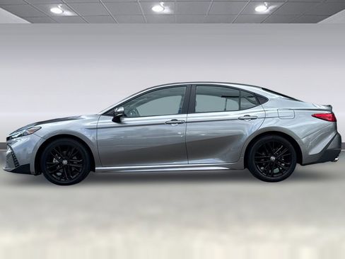 Used 2025 Toyota Camry SE image 6