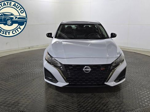Used 2025 Nissan Altima 2.5 SR FWD image 2