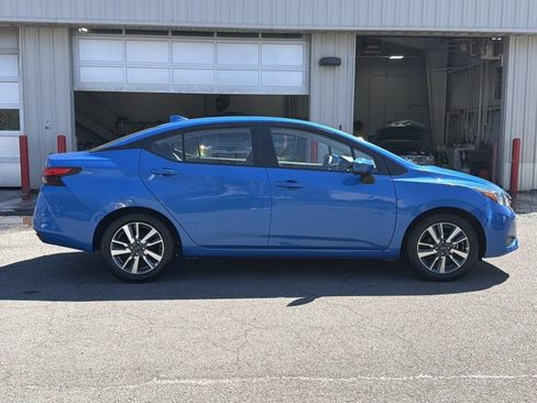 Used 2023 Nissan Versa SV image 4