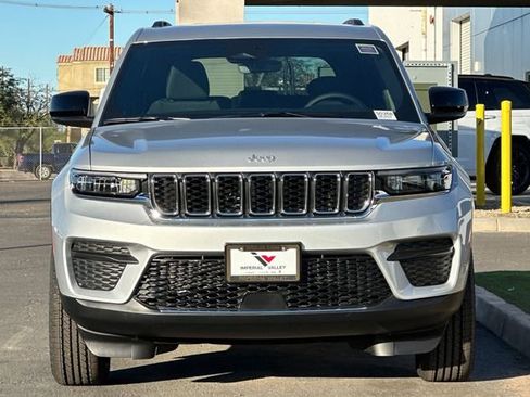 New 2025 Jeep Grand Cherokee Laredo w/ MOPAR Finishing Package RWD image 11