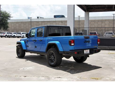 Used 2023 Jeep Gladiator Sport AWD/4WD image 7