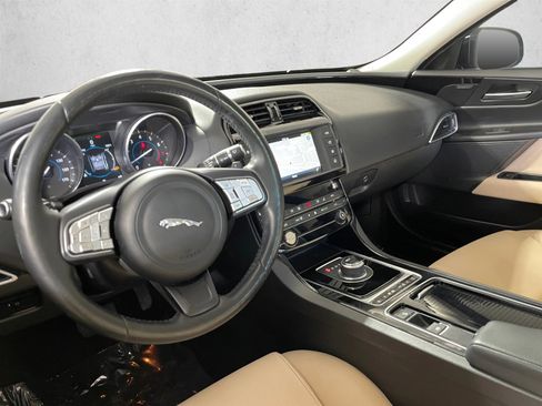 Used 2018 Jaguar XE Premium AWD/4WD image 10