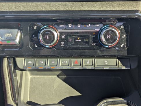 Used 2025 GMC Sierra 1500 AT4 w/ AT4 Premium Package image 25