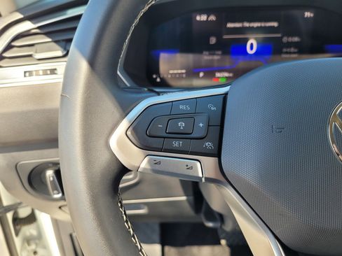 Used 2023 Volkswagen Tiguan SE image 22