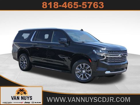 Used 2023 Chevrolet Suburban LT w/ Luxury Package RWD image 1