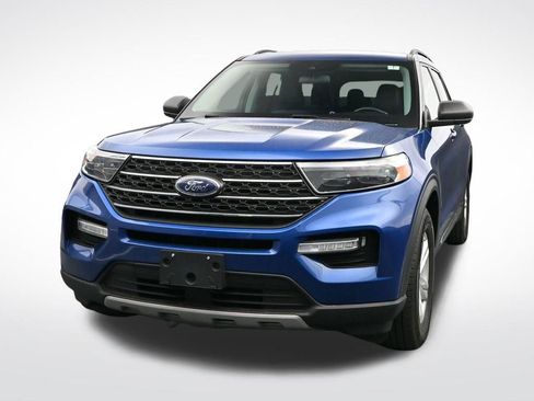 Used 2022 Ford Explorer XLT w/ Equipment Group 202A RWD image 2