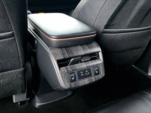 Used 2023 Nissan Ariya AWD image 14