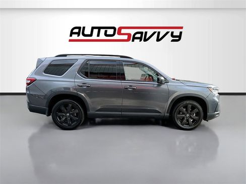 Used 2025 Honda Pilot Black Edition image 8