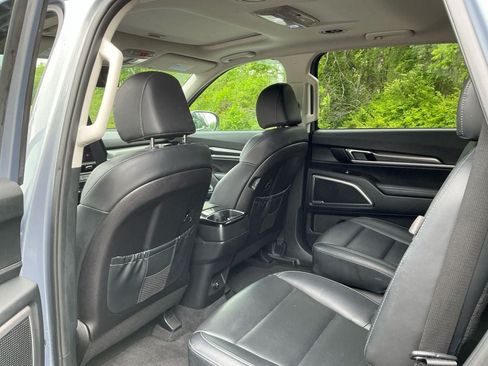 Used 2025 Kia Telluride S FWD image 22