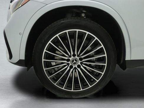 New 2026 Mercedes-Benz GLC 300 image 11