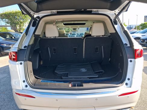 Used 2024 Buick Enclave Essence w/ Experience Buick Package FWD image 5