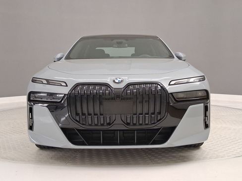 Used 2023 BMW 760i xDrive AWD/4WD image 4