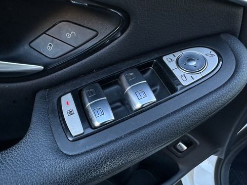 Used 2019 Mercedes-Benz GLC 300 image 11