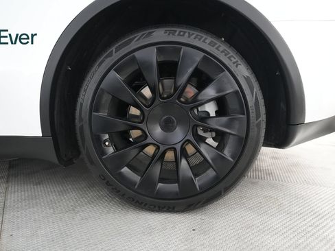 Used 2023 Tesla Model Y Long Range AWD/4WD image 9