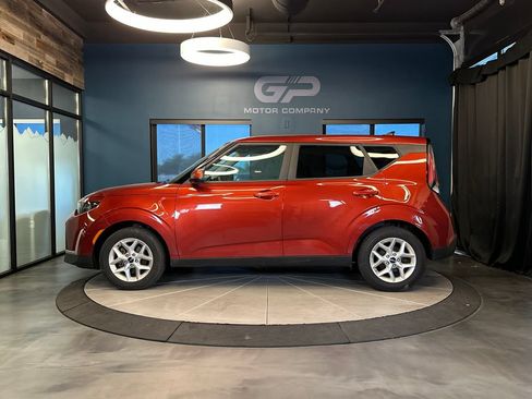 Used 2024 Kia Soul LX w/ Option Group 015 FWD image 6