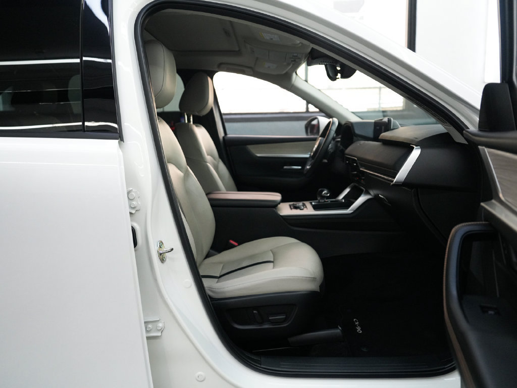 Used 2024 MAZDA CX-90 Plug-In Hybrid w/ Preferred AWD/4WD image 41