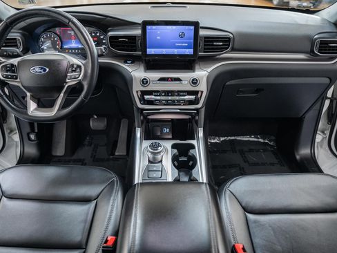 Used 2022 Ford Explorer XLT w/ Equipment Group 202A image 27