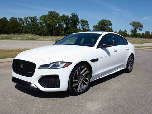 Used 2024 Jaguar XF R-Dynamic SE AWD/4WD image 2