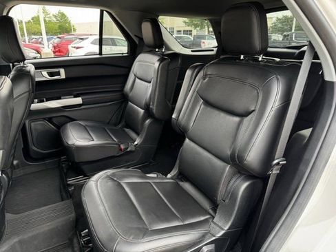 Used 2022 Ford Explorer XLT w/ Equipment Group 202A RWD image 30