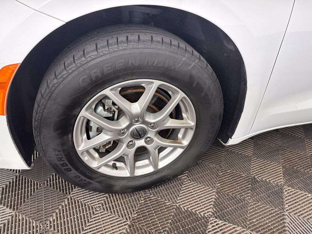 Used 2024 Chrysler Pacifica Touring-L FWD image 31
