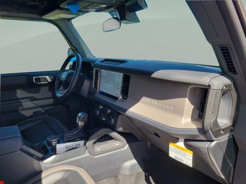 New 2025 Ford Bronco Outer Banks w/ Sasquatch Package AWD/4WD image 28