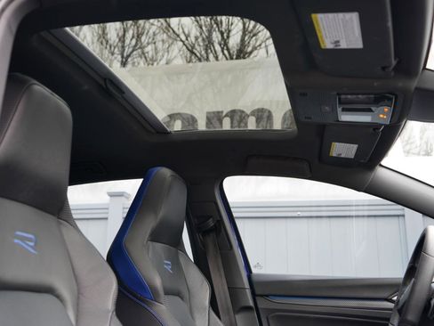 Used 2022 Volkswagen Golf R image 71