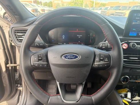 Used 2025 Ford Escape ST-Line Select AWD/4WD image 18