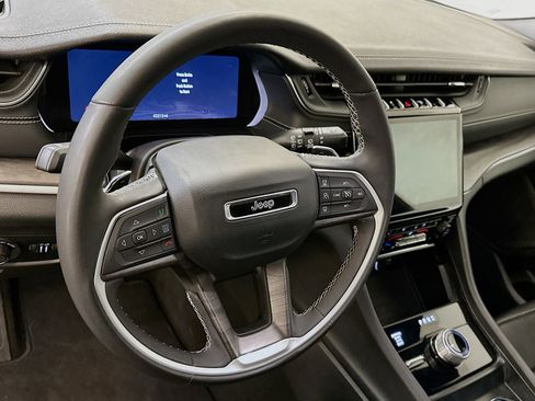 Used 2024 Jeep Grand Cherokee L Limited w/ Luxury Tech Group II image 18