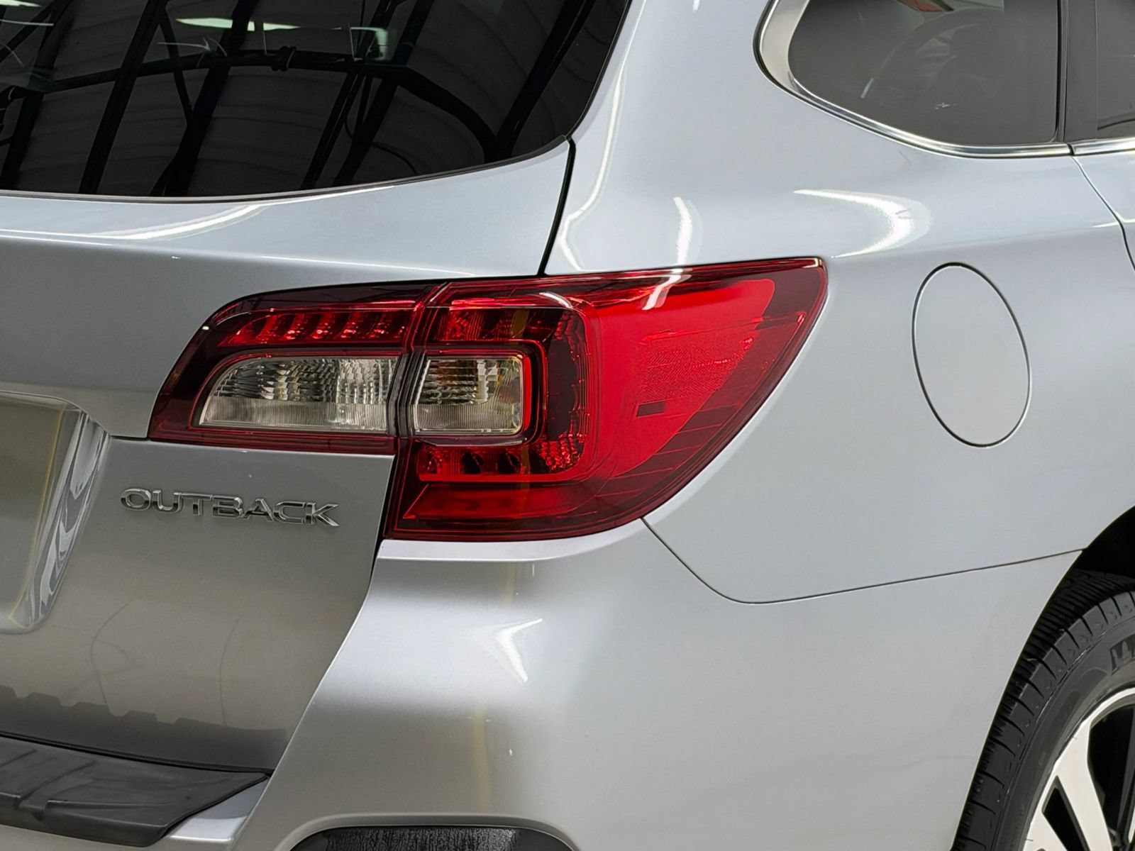 Used 2019 Subaru Outback 2.5i Limited AWD/4WD image 10