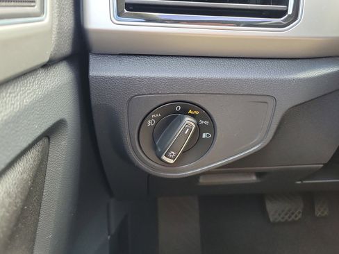 Used 2018 Volkswagen Atlas SEL FWD image 25