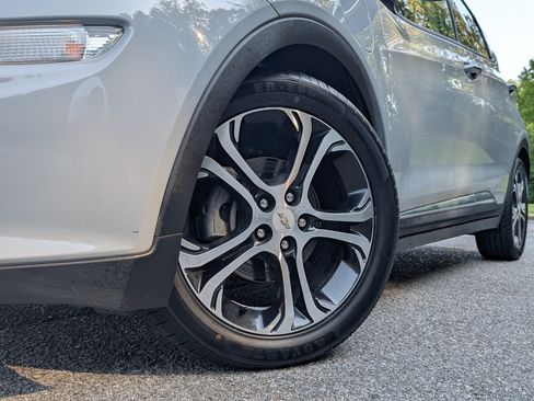 Used 2019 Chevrolet Bolt Premier w/ Infotainment Package FWD image 35