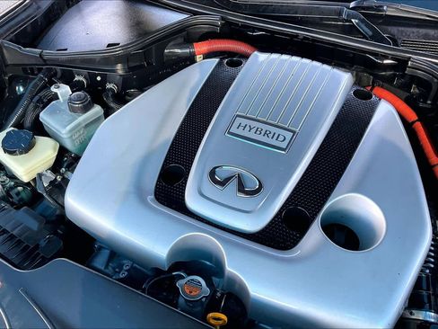 Used 2015 INFINITI Q70 Hybrid w/ Deluxe Touring Package image 29