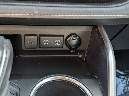 Used 2021 Toyota Highlander XLE image 17