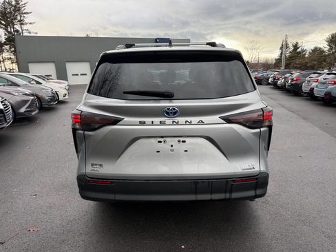 Used 2023 Toyota Sienna LE AWD/4WD image 7