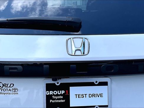 Used 2025 Honda Pilot Sport image 31