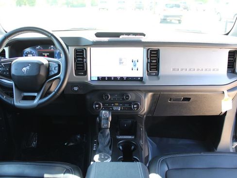 Used 2025 Ford Bronco Outer Banks AWD/4WD image 42