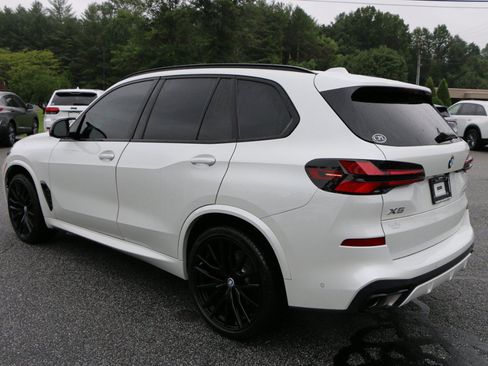 Used 2024 BMW X5 sDrive40i w/ M Sport Package RWD image 3