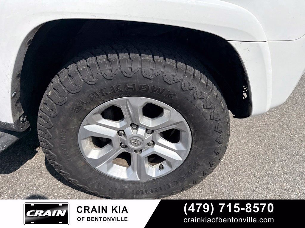 Used 2018 Toyota 4Runner SR5 AWD/4WD image 8