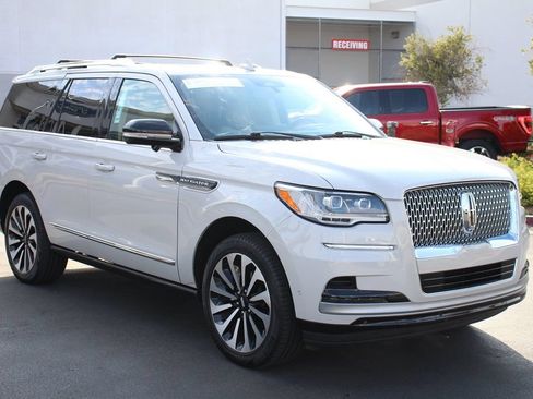 Certified 2023 Lincoln Navigator Reserve AWD/4WD image 8
