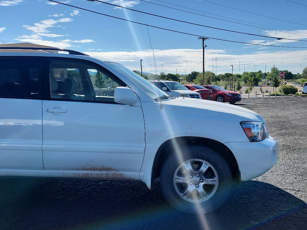 Used 2005 Toyota Highlander 2WD V6 w/ Appearance Pkg image 4