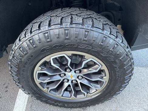 Used 2022 Chevrolet Colorado ZR2 image 11