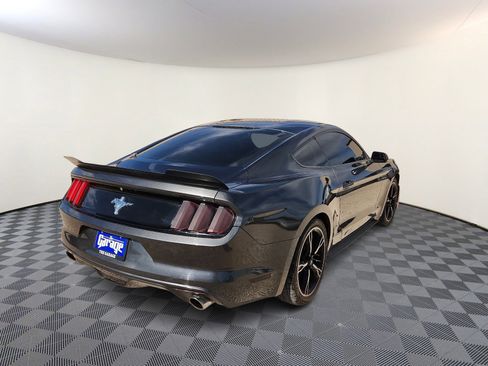 Used 2017 Ford Mustang Coupe image 4