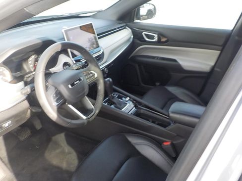 Used 2025 Jeep Compass Limited AWD/4WD image 7