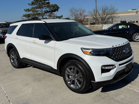 Used 2023 Ford Explorer XLT w/ Equipment Group 202A image 6