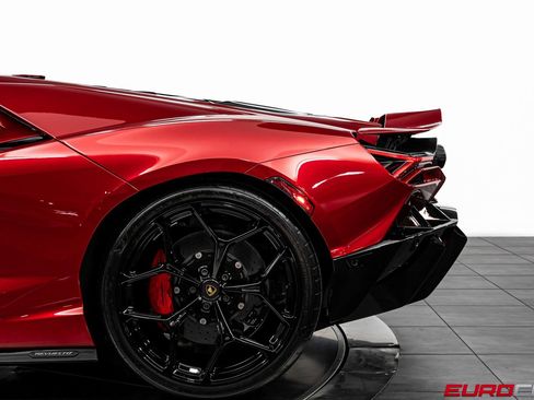 Used 2025 Lamborghini Revuelto image 19