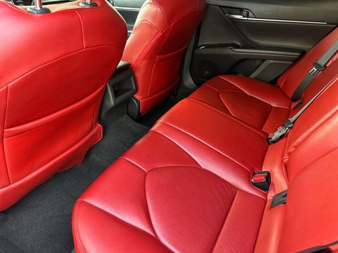 Used 2020 Toyota Camry SE image 11